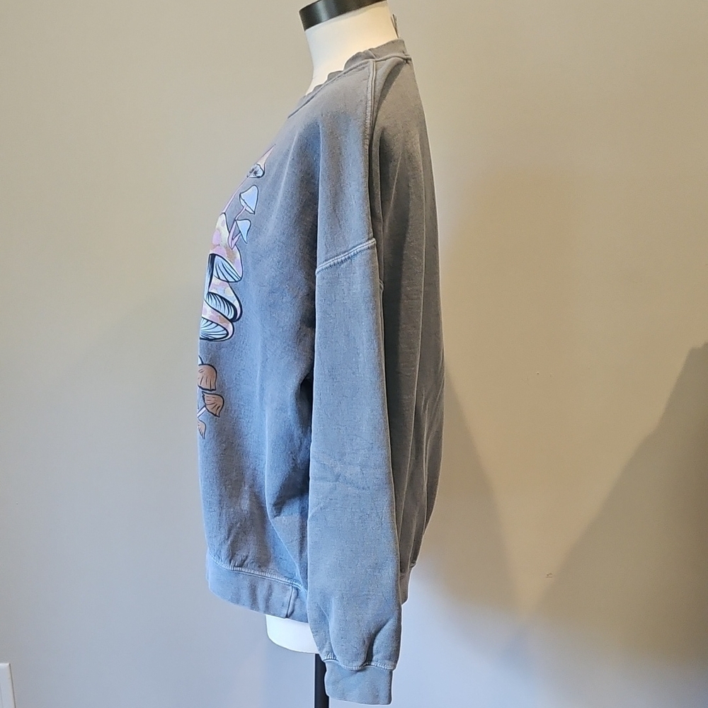 Gray Graphic Women's Sweatshirt - Picture 3 of 6